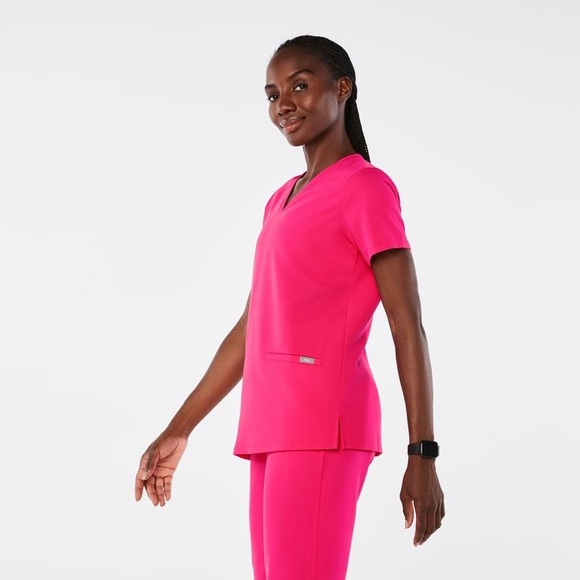 NWT Figs Casma Limited Edition Shocking Pink size large - Picture 1 of 5